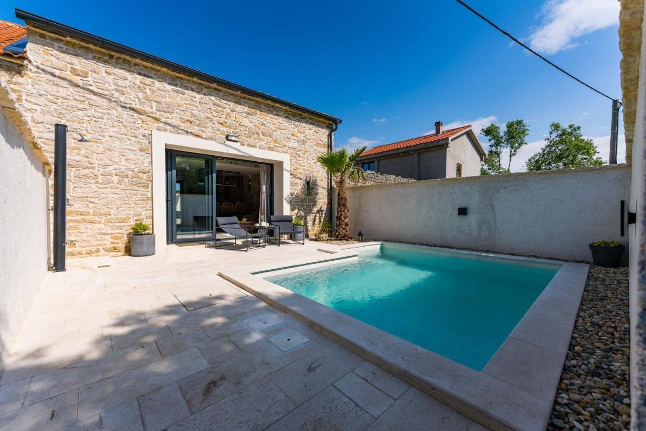 Stone House With Pool Poeta Villa Pridraga ภายนอก รูปภาพ