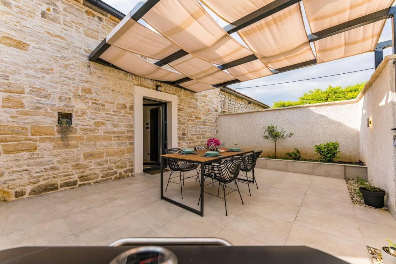 Stone House With Pool Poeta Villa Pridraga ภายนอก รูปภาพ